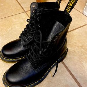 Women's Dr. Martens Pascal